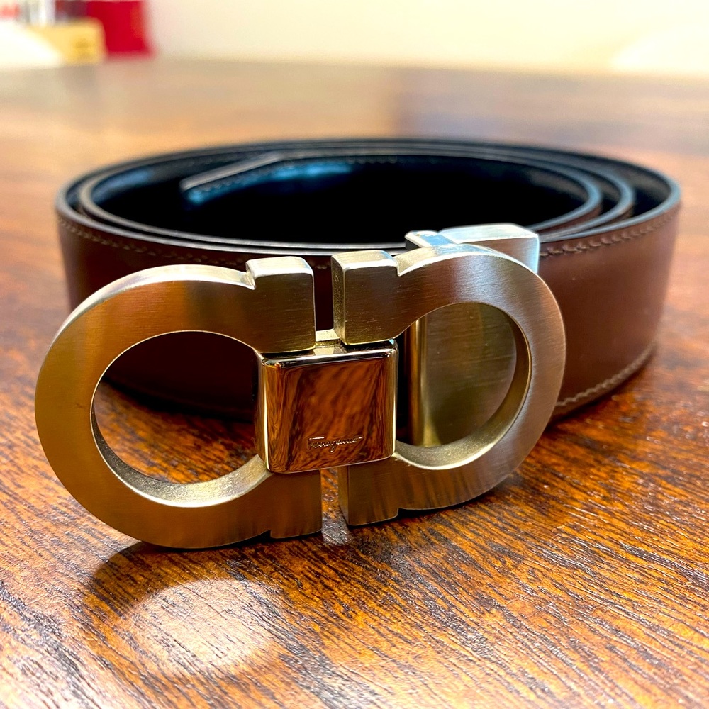Like New! Salvatore Ferragamo reversible and adjustable Gancini belt